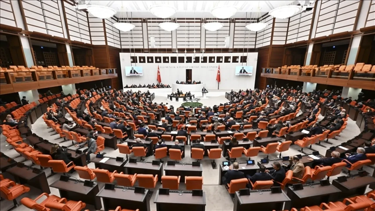 Varlık barışı düzenlemesi Meclis'ten geçti: Kazancını Türkiye'ye getirene 20 yıl vergi yok