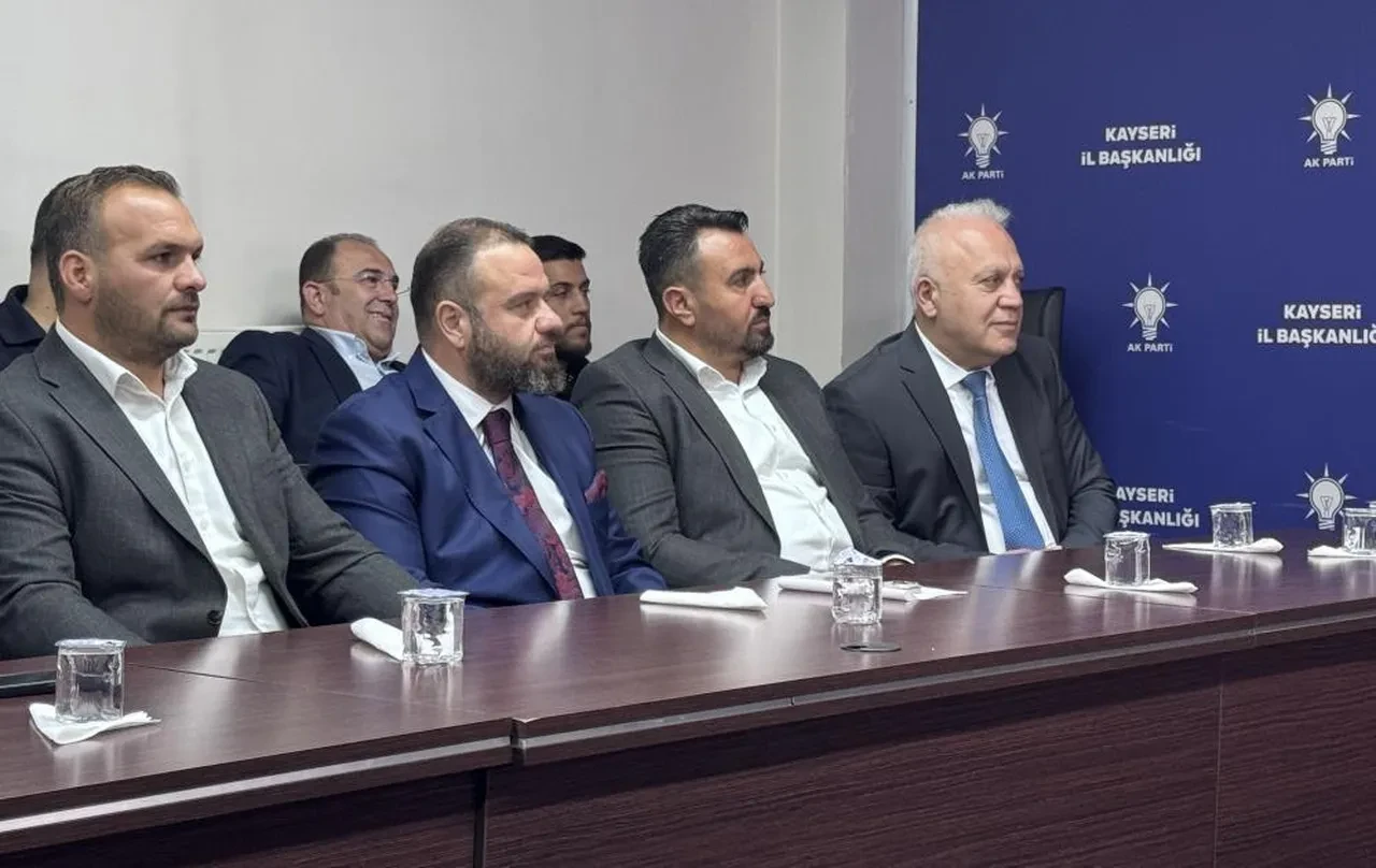 YRP'den istifa eden 4 isim, AK Parti'ye geçti