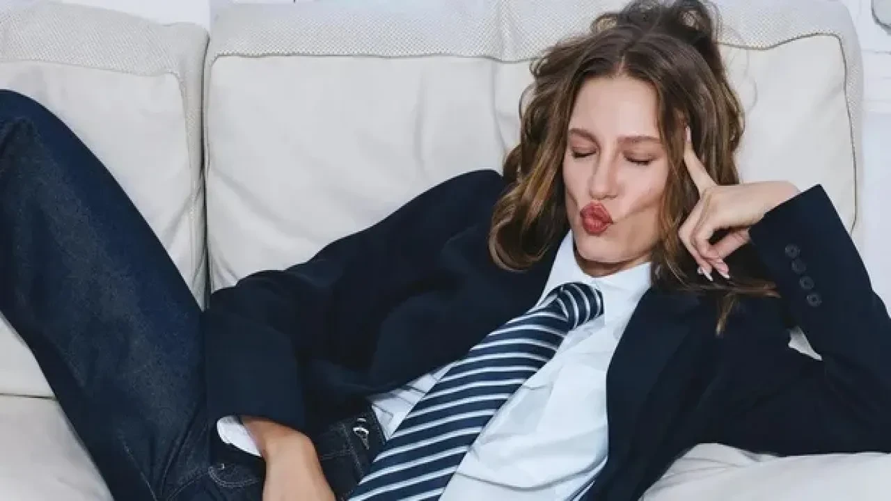 Yurt dışındaki Serenay Sarıkaya sessizliğini bozdu! Hakkında gözaltı kararı çıkmıştı!