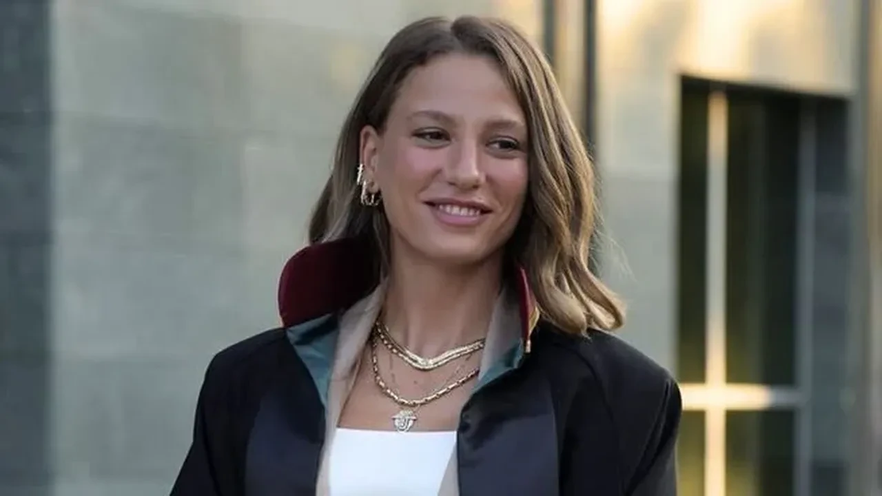 Yurt dışındaki Serenay Sarıkaya sessizliğini bozdu! Hakkında gözaltı kararı çıkmıştı!