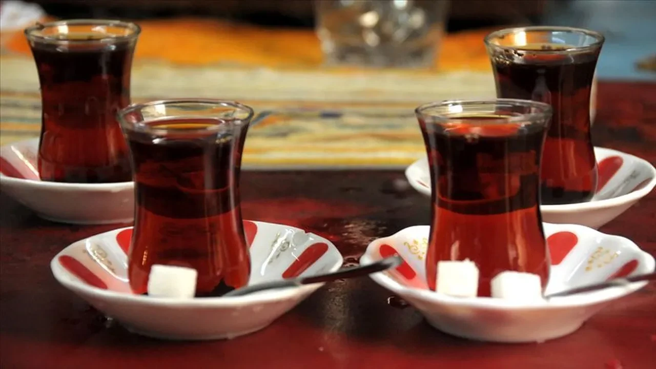 Dünyanın en çok çay tüketen ülkesi açıklandı! Türkiye bakın kaçıncı sırada yer aldı
