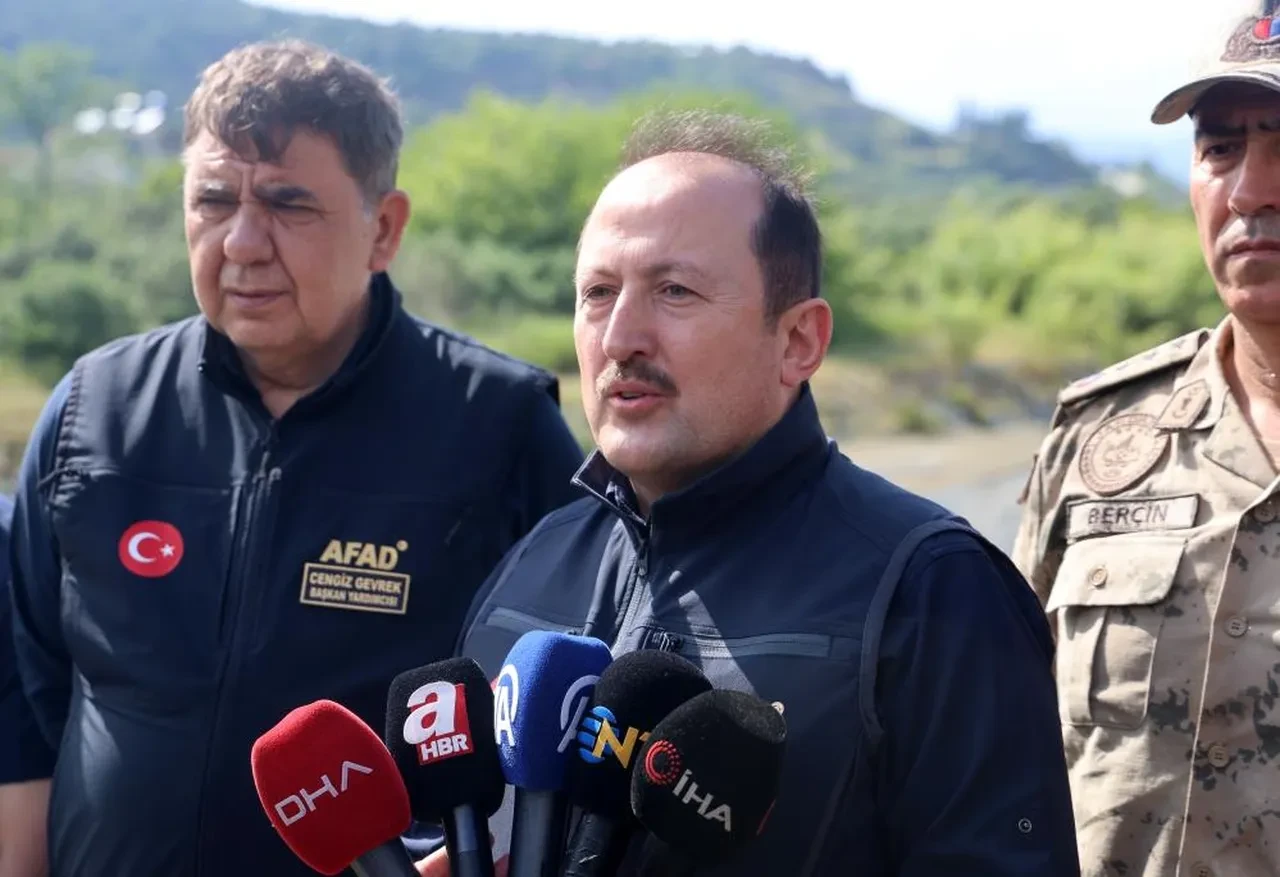 Hatay’daki sel felaketinde can kaybı 4’e yükseldi! AFAD Başkanı Pehlivan: Yarınki 42 il alarmı için en kötü senaryo hazır!