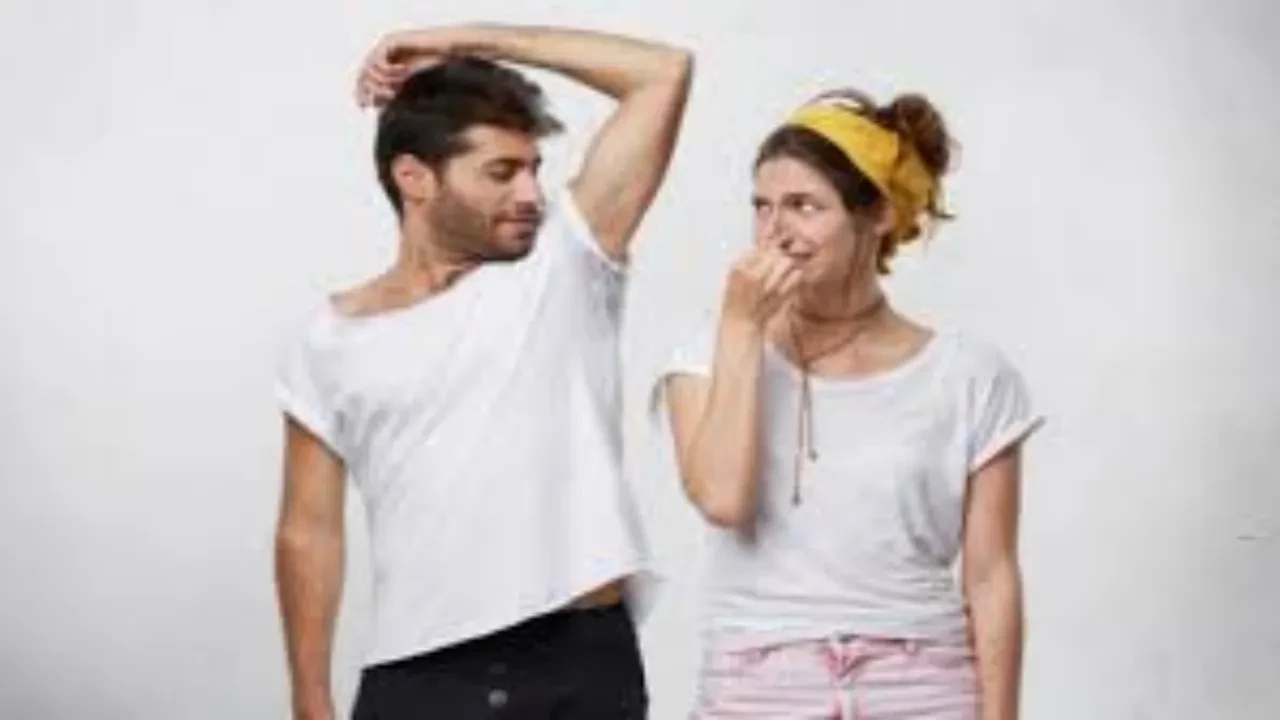 Pahalı deodorantları çöpe atın, koltuk altını kimyasala boğmayın! Ter kokusunu tek kullanımda kurutan doğal formül