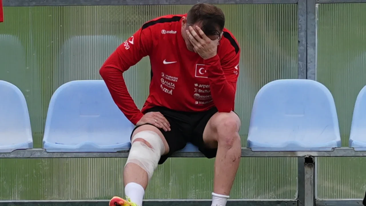 A Milli Takım'da Kerem Aktürkoğlu şoku! Sakatlanarak idmanı tamamlayamadı