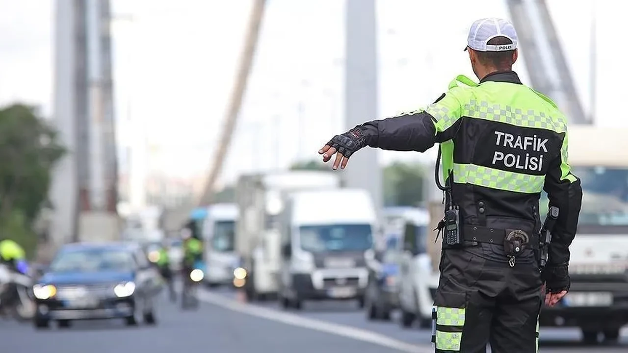 Bayramda et yerine trafik cezası yemeyin! İşte adım adım İller Arası Radar ve Kontrol Noktası Uygulaması kullanımı