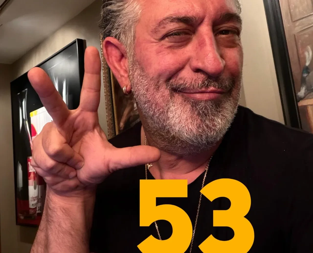 Cem Yılmaz'ın paylaşımı sosyal medyayı salladı! 53 yaşındaki ünlü komedyenin formda haline beğeni yağdı