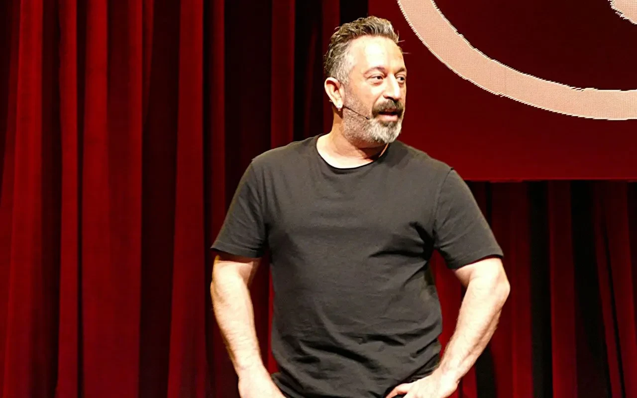 Cem Yılmaz'ın paylaşımı sosyal medyayı salladı! 53 yaşındaki ünlü komedyenin formda haline beğeni yağdı