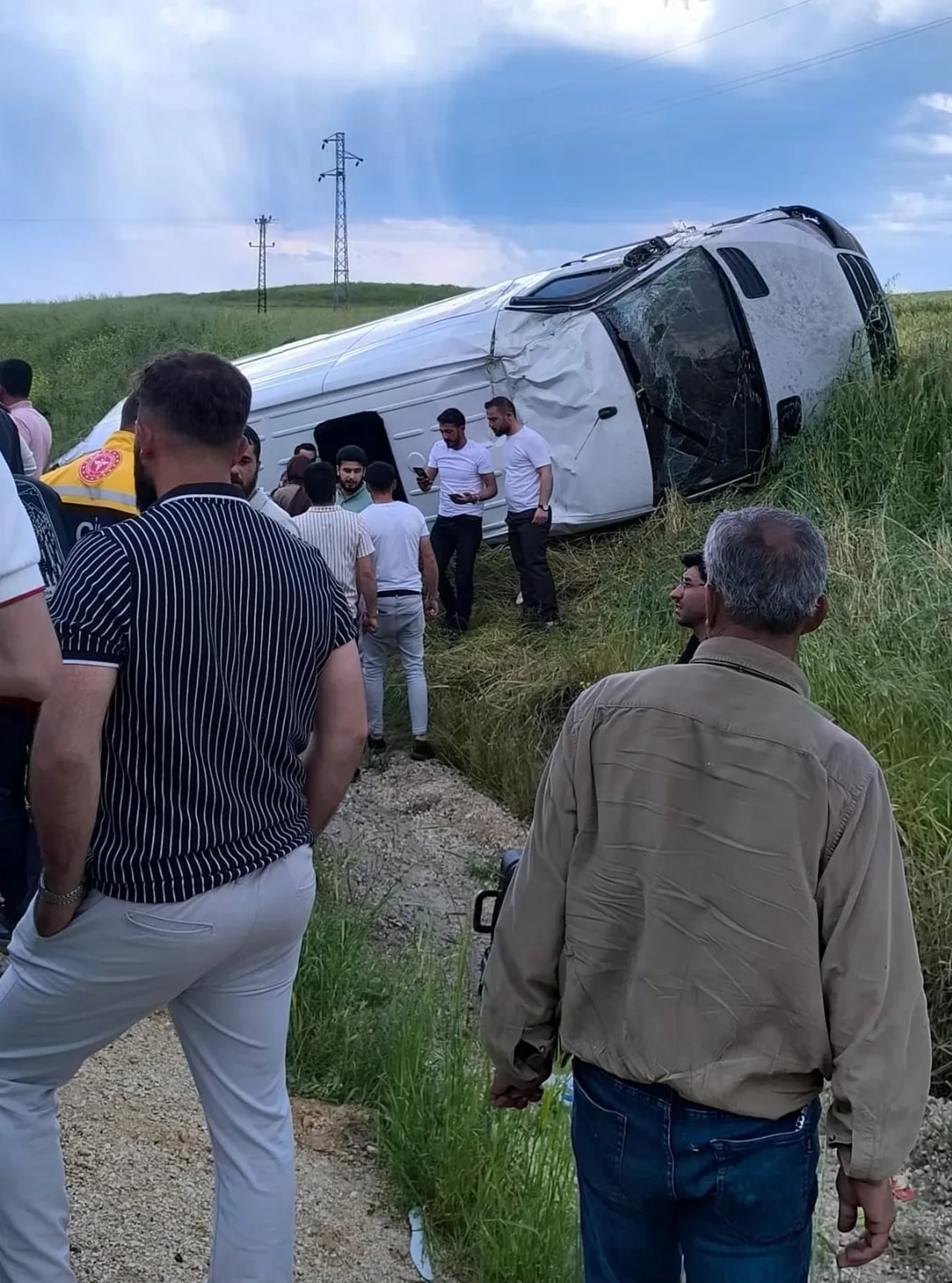 Diyarbakır’da yolcu minibüsü takla attı! Çok sayıda yaralı var
