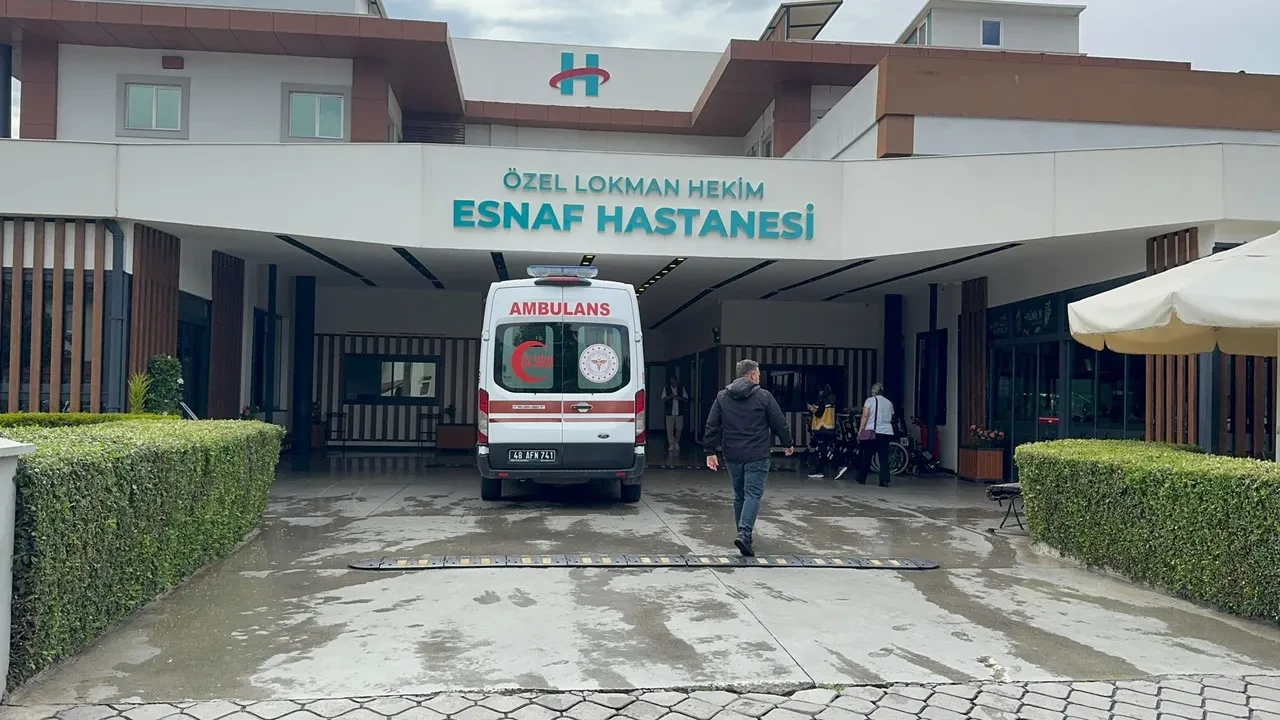 Fethiye Belediye Başkanı Alim Karaca’ya silahlı saldırı! Yüzü maskeli saldırgan peş peşe tetiğe bastı