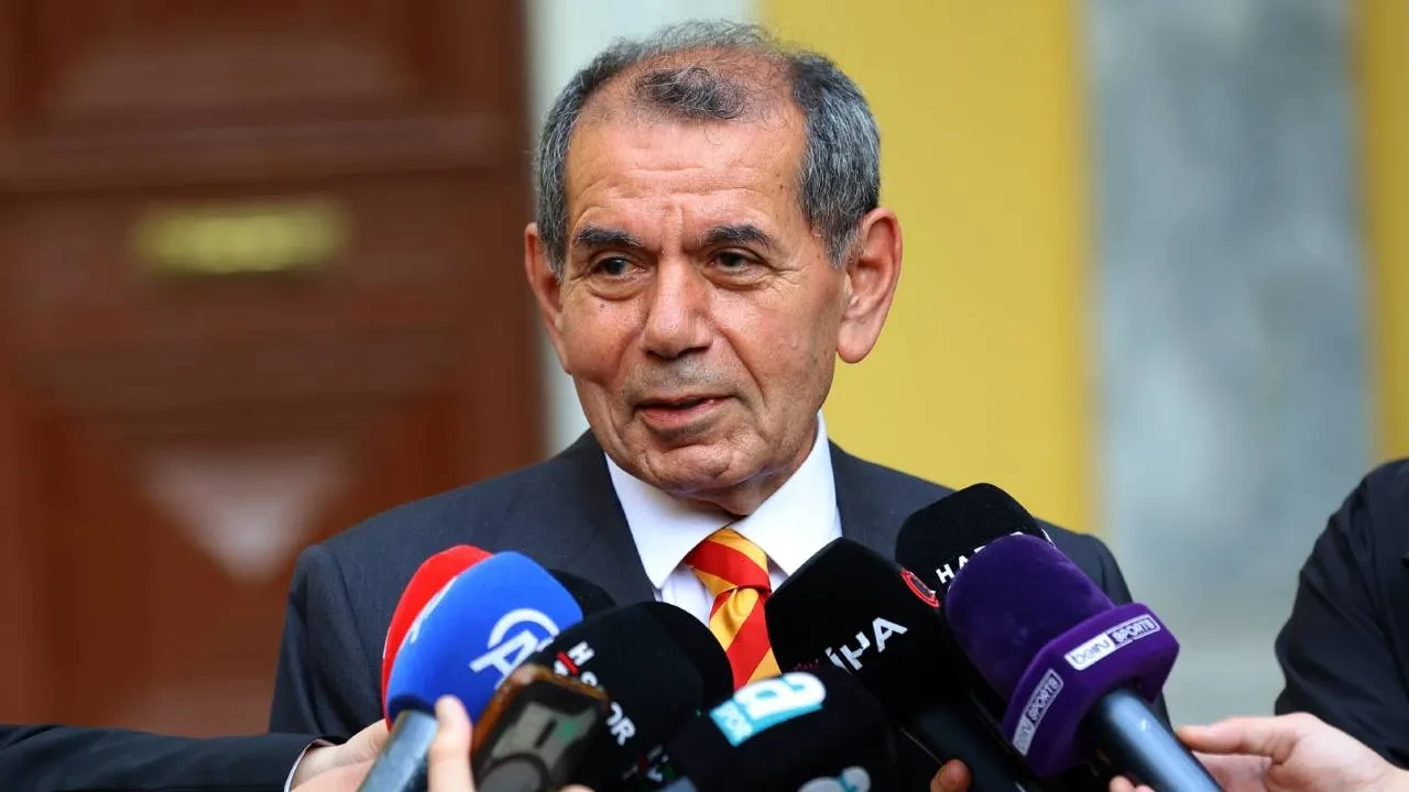 Galatasaray'da Dursun Özbek, yeniden başkan seçilmesinin ardından konuştu! "Galatasaray için kurduğumuz tüm hayalleri gerçek yapacağız"
