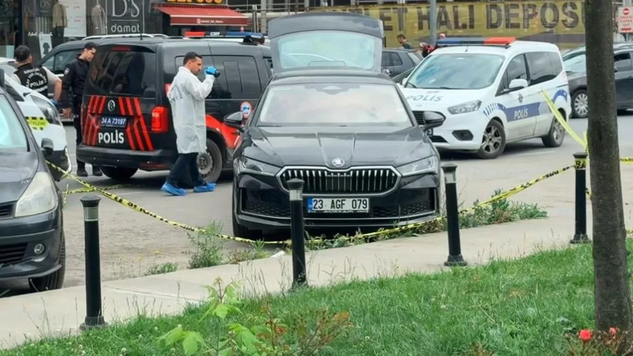 Bağcılar'da haber alınamayan mağaza sahibi aracının bagajında ölü bulundu