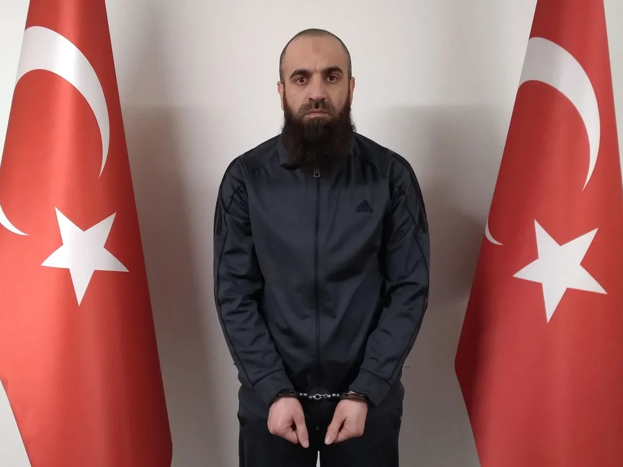 MİT'ten Suriye'de DEAŞ operasyonu! Kırmızı bültenle aranan 10 DEAŞ'lı terörist yakalandı