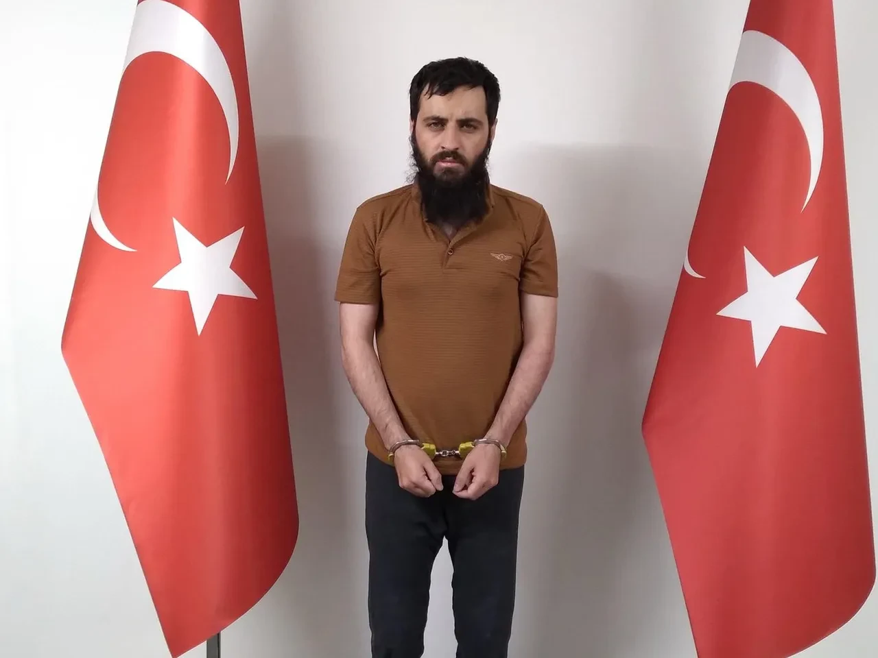 MİT'ten Suriye'de DEAŞ operasyonu! Kırmızı bültenle aranan 10 DEAŞ'lı terörist yakalandı