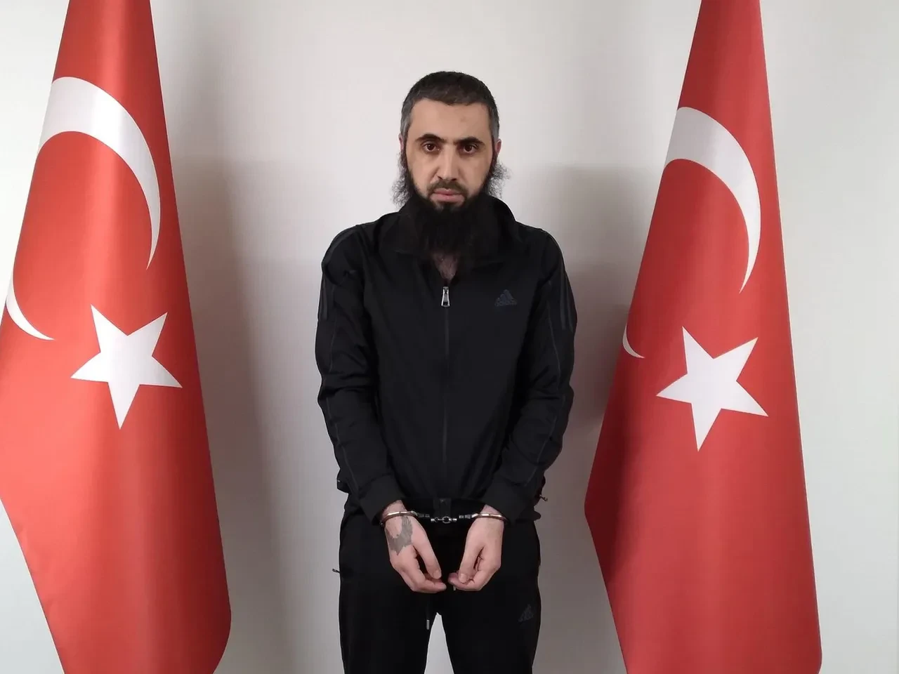 MİT'ten Suriye'de DEAŞ operasyonu! Kırmızı bültenle aranan 10 DEAŞ'lı terörist yakalandı