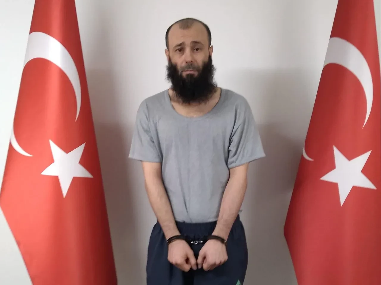 MİT'ten Suriye'de DEAŞ operasyonu! Kırmızı bültenle aranan 10 DEAŞ'lı terörist yakalandı
