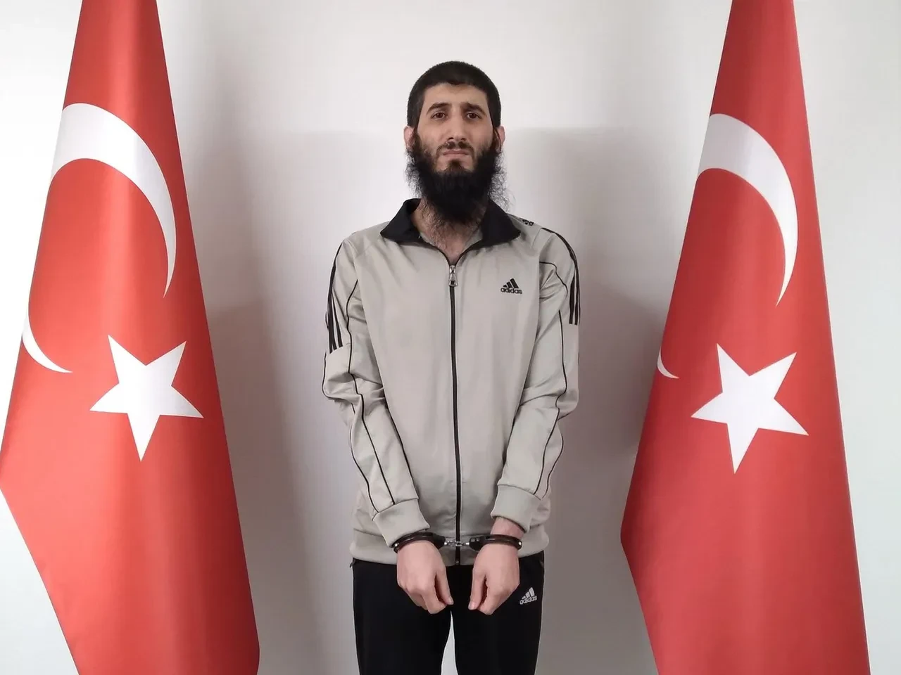 MİT'ten Suriye'de DEAŞ operasyonu! Kırmızı bültenle aranan 10 DEAŞ'lı terörist yakalandı