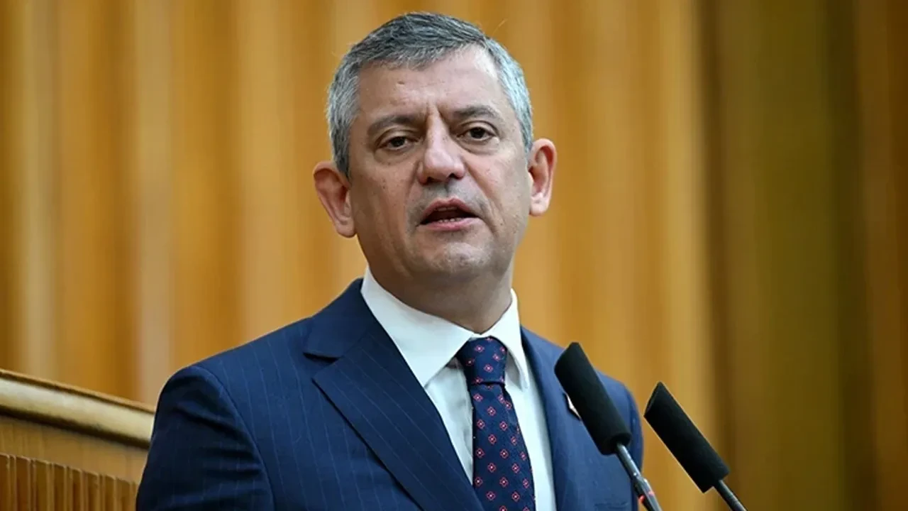 Özgür Özel, CHP Grup Başkanı seçildi