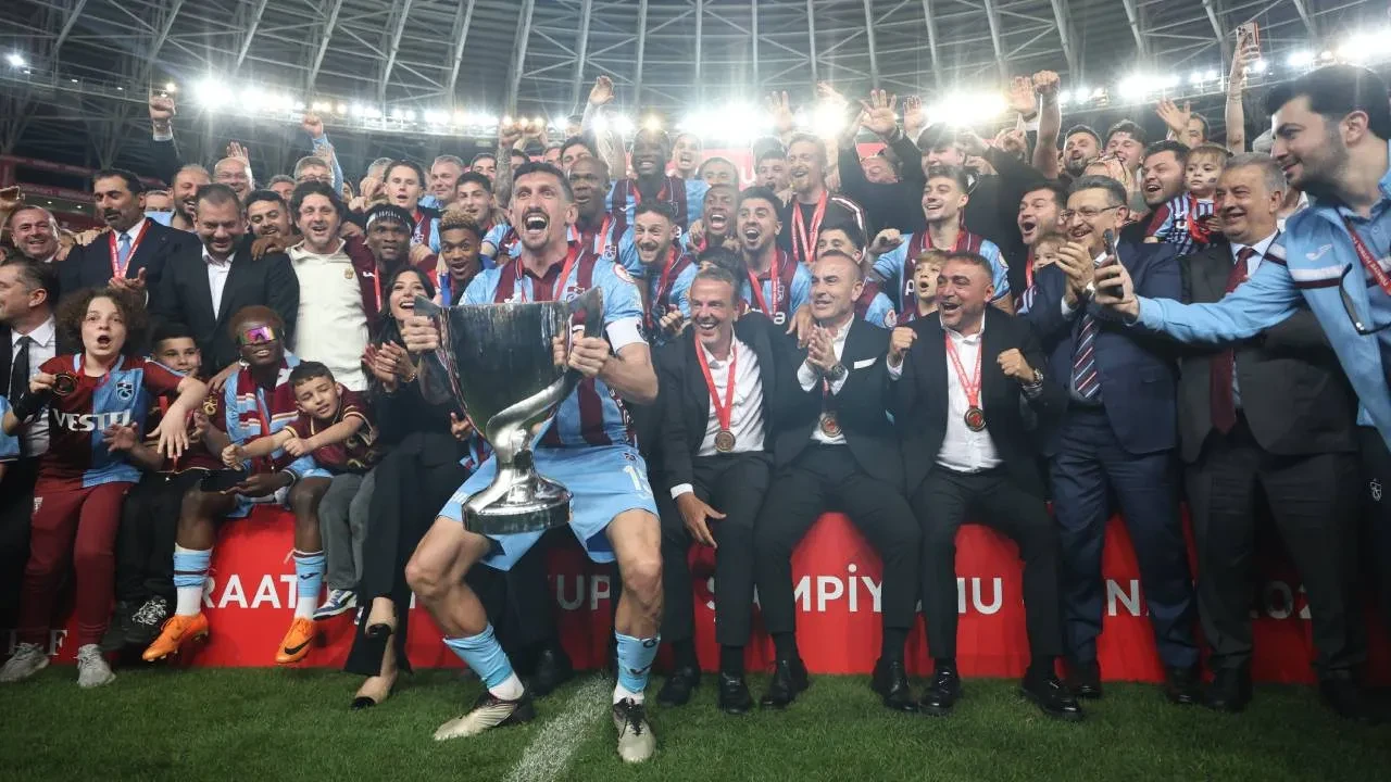 Trabzonspor'da Ertuğrul Doğan'dan Onana açıklaması! "Kalmak isterse çözüm buluruz"
