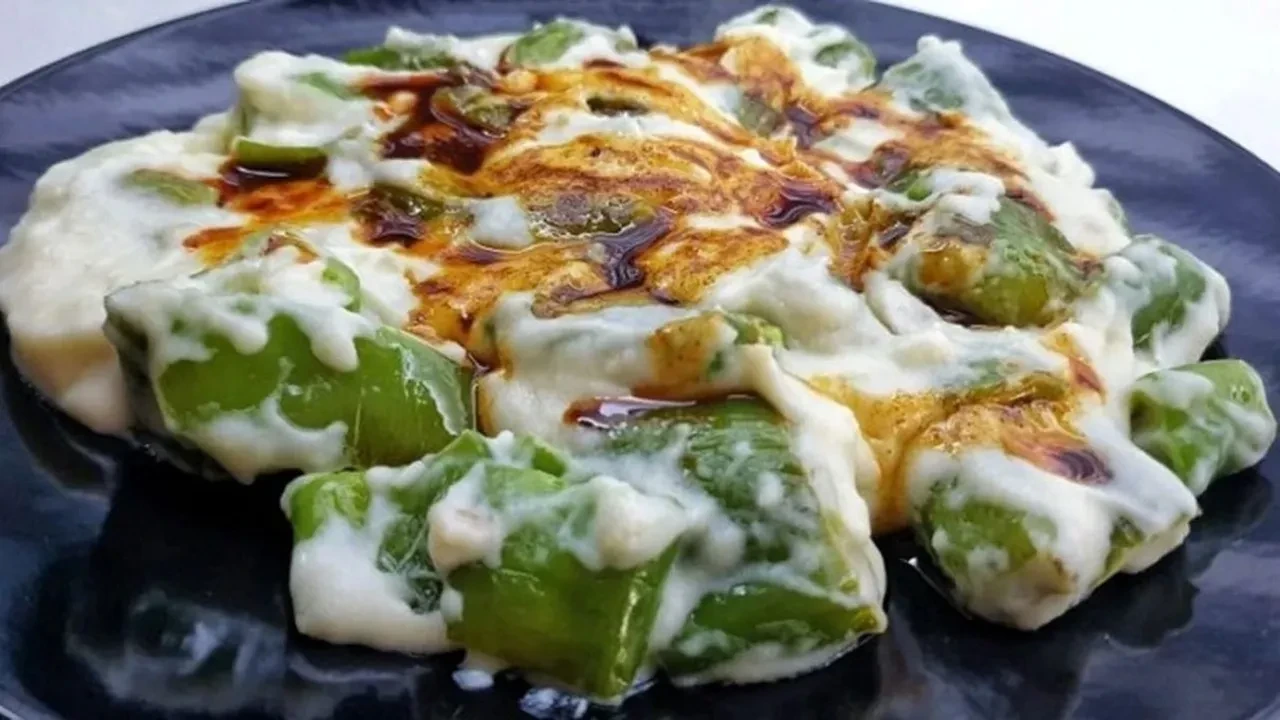 Yaz aylarının vazgeçilmez lezzeti sütlü biber tarifi yeniden popüler oldu!