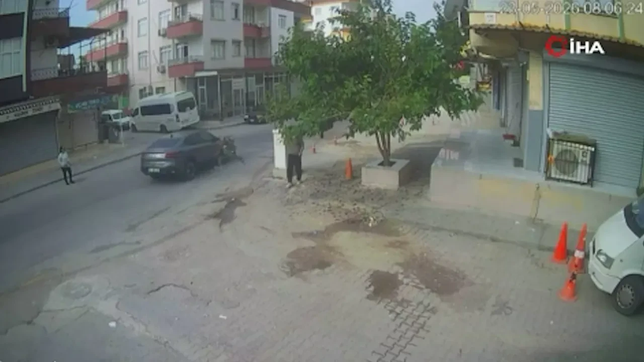 Yüreklerin ağza geldiği an! El sallayarak karşıya geçmek istedi, otomobil böyle çarptı