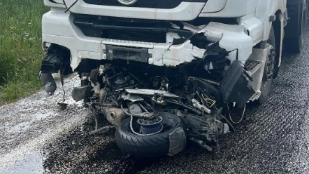 Afyonkarahisar'da feci kaza! Motosikletle tırın altına girdi, feci şekilde can verdi