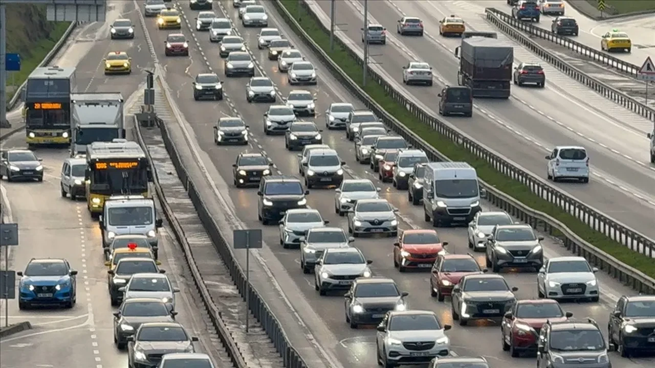 Araç sahipleri bayramda km sınırına dikkat! İşte hız limitlerinin aşılmasında gelen para cezaları
