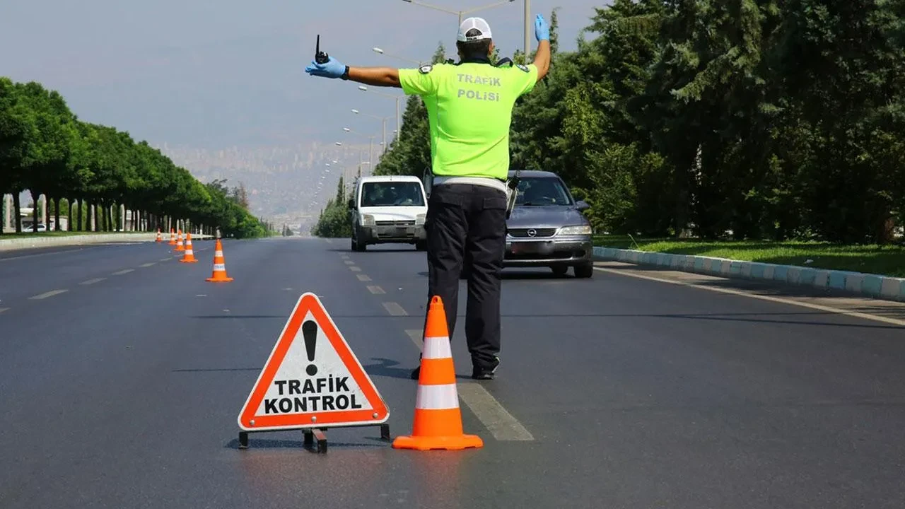 Araç sahipleri bayramda km sınırına dikkat! İşte hız limitlerinin aşılmasında gelen para cezaları