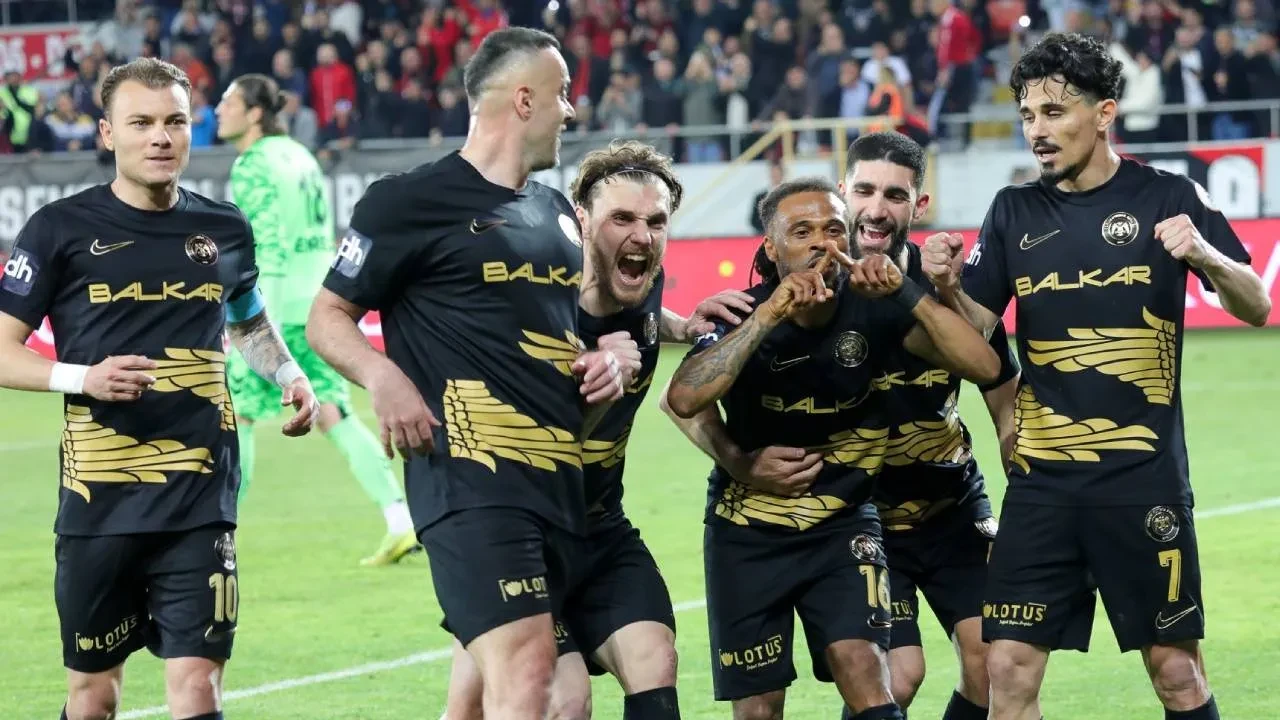 Çorum FK, Süper Lig'e yükseldi! Çorum ekibi, play-off finalinde Esenler Erokspor'u mağlup etti