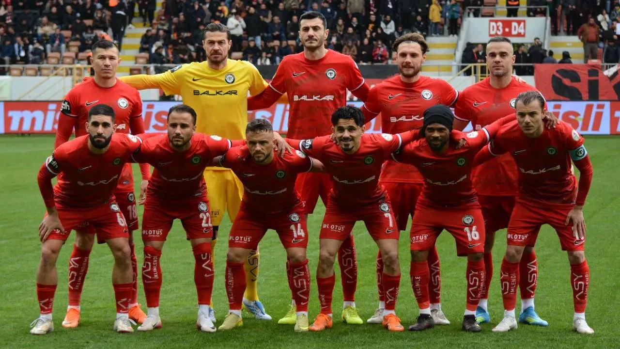 Çorum FK, Süper Lig'e yükseldi! Çorum ekibi, play-off finalinde Esenler Erokspor'u mağlup etti