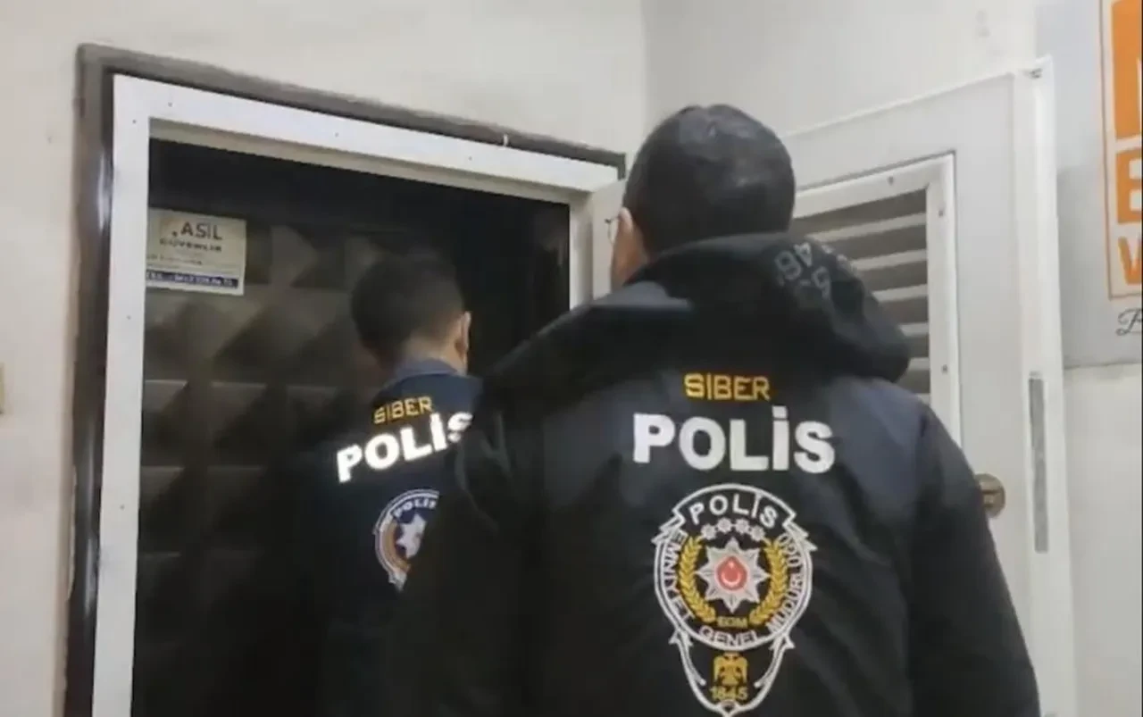 Devlet büyüklerinin seslerini kullanarak vurgun yaptılar! Yapay zeka çetesi enselendi