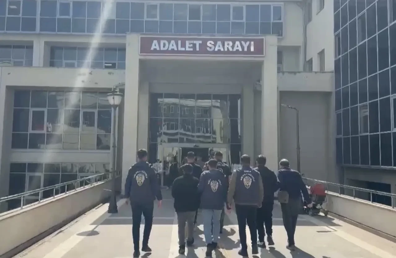 Devlet büyüklerinin seslerini kullanarak vurgun yaptılar! Yapay zeka çetesi enselendi