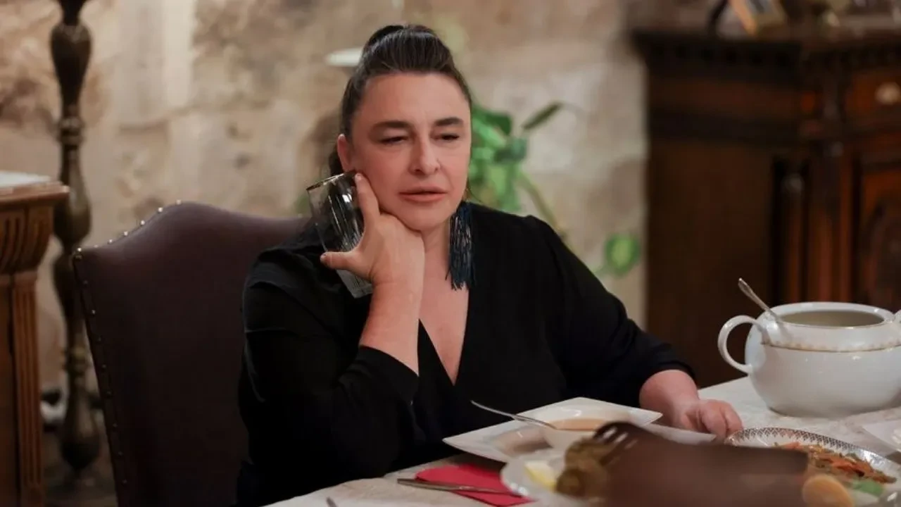 Esra Dermancıoğlu'nun yeni adresi belli oldu! Anne Yarısı dizisiyle ekranlara geri dönüyor