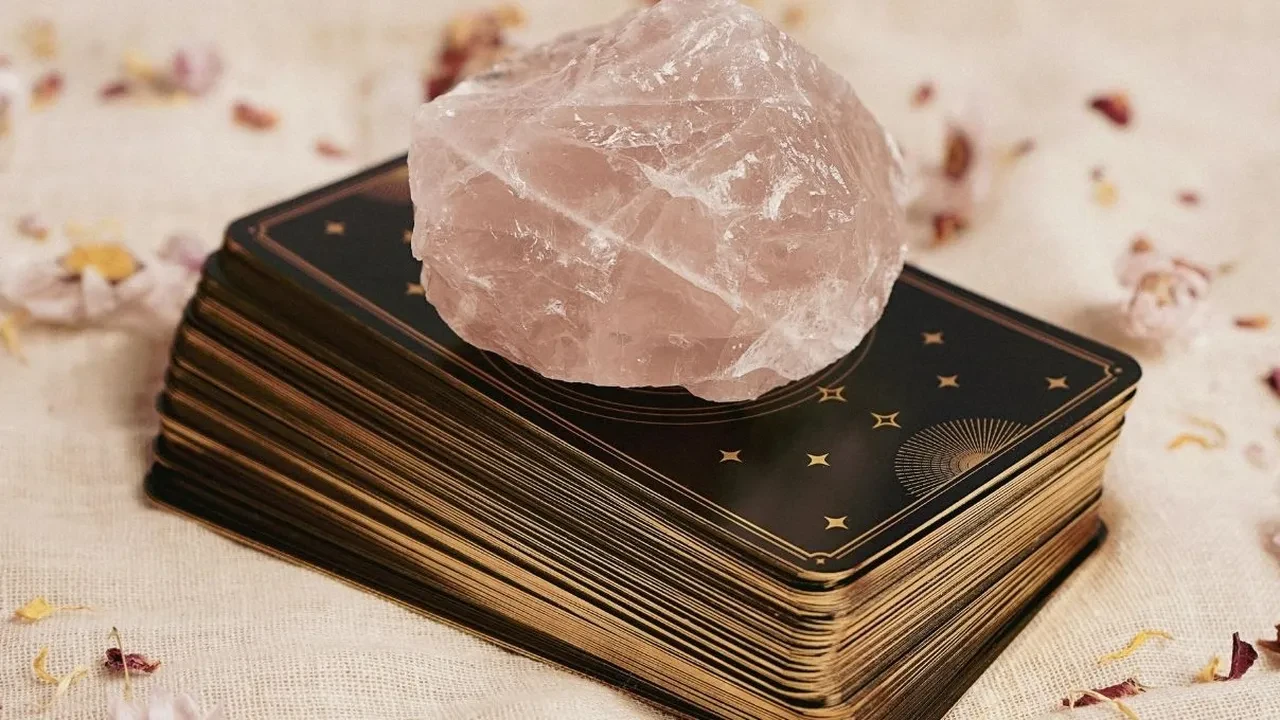 Günlük tarot kart açılımı 25 Mayıs 2026! Haftaya hızlı iletişimle başlayacaksınız