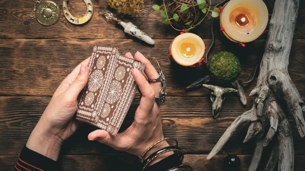 Günlük tarot kart açılımı 25 Mayıs 2026! Haftaya hızlı iletişimle başlayacaksınız