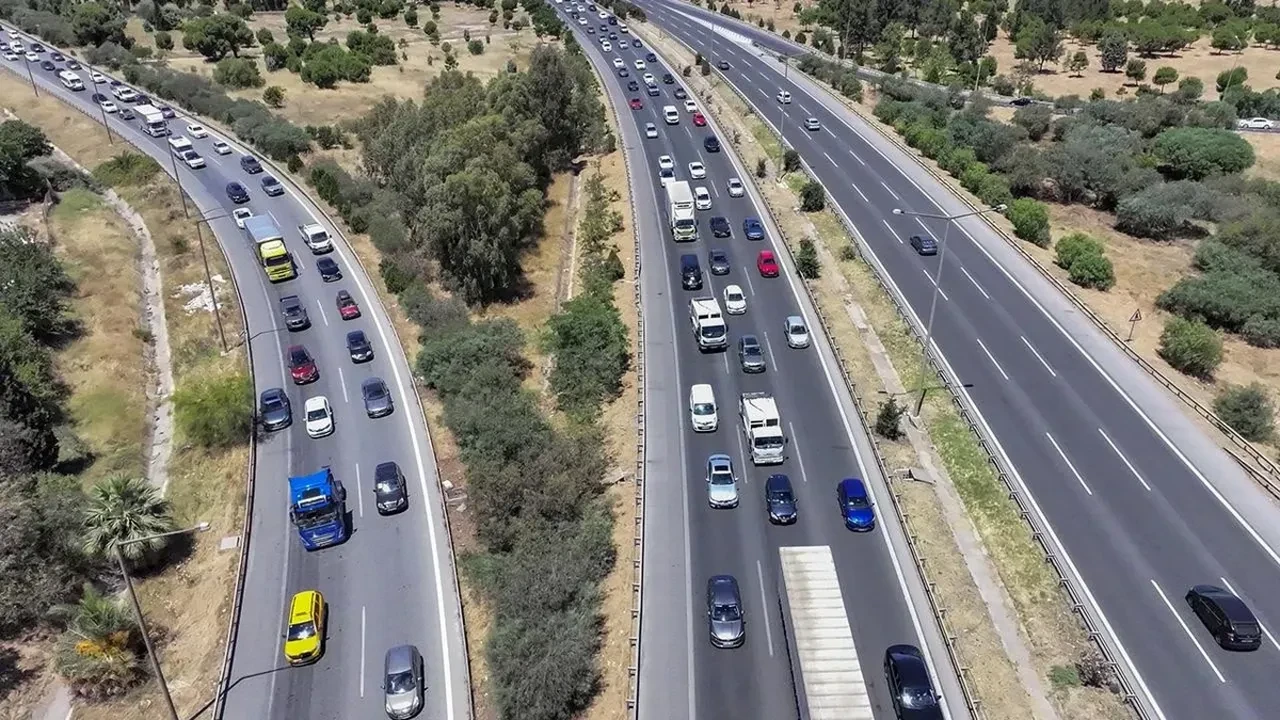 Kurban Bayramı tatilinin 2. gününde yola çıkacaklara kritik uyarı! Ulaşım tek şerit olacak: İşte belirlenen yollar