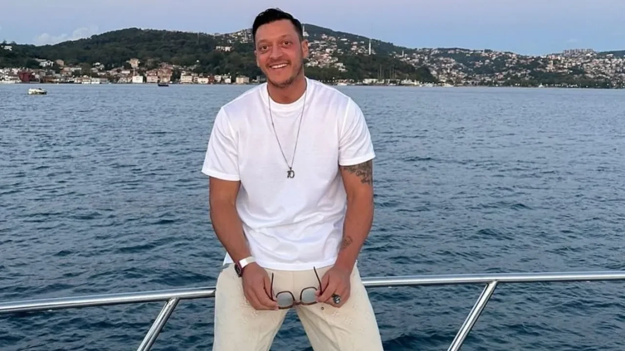 Mesut Özil'den anlamlı hareket! Yeni doğan çocuğu için 50 kurban bağışladı