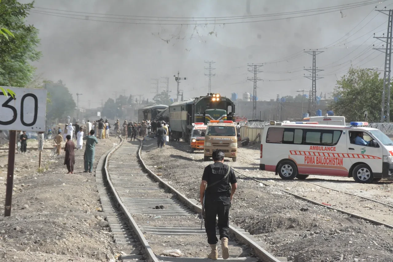 Pakistan'da demir yolu hattında patlama: Çok sayıda ölü ve yaralı var