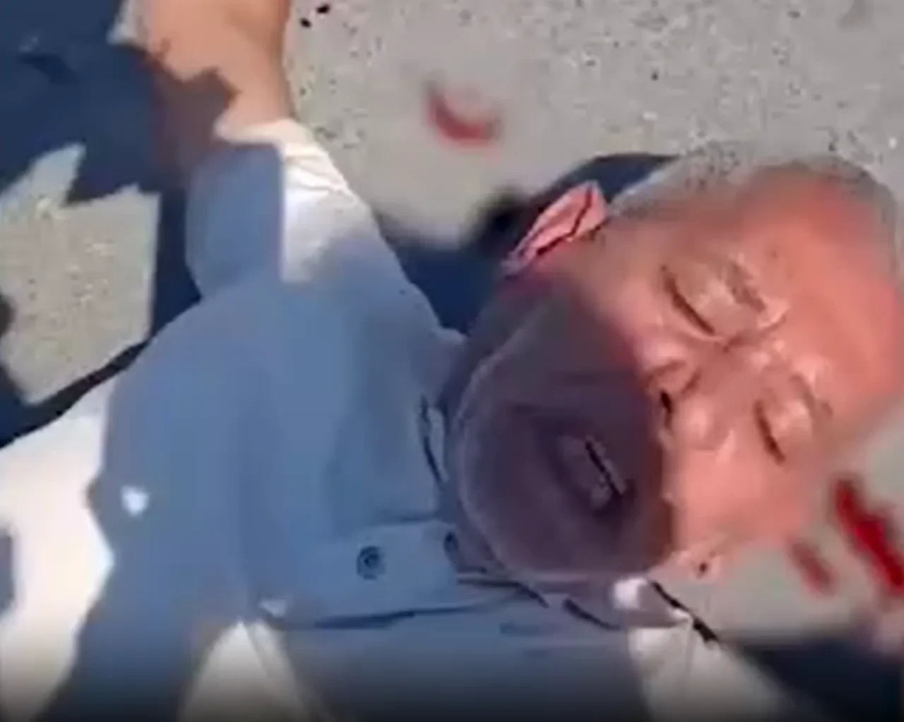 Avcılar sahilinde zabıta dehşeti: Bisikletlerine el konulan 60 yaşındaki seyyar satıcıya motosikletle çarpıp kaçtılar!