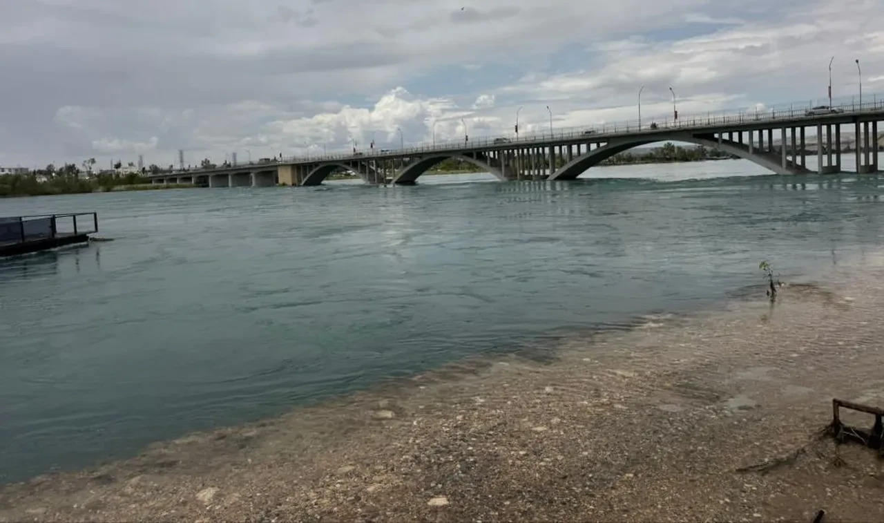 Baraj kapakları açıldı, Fırat Nehri taştı: Her yeri su bastı