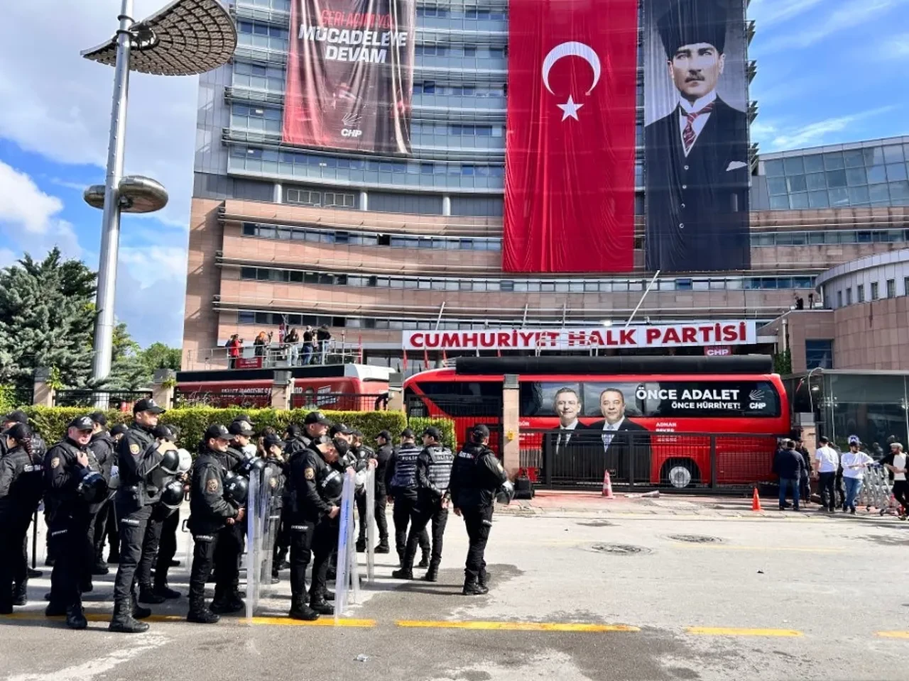 CHP Genel Merkezi'nde yaşananlarla ilgili Kemal Kılıçdaroğlu'ndan ilk yorum: Biz yol açmadık