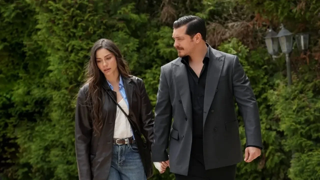 Demet Özdemir Ceren Benderlioğlu’nu takipten çıktı! Eşref Rüya finalinden önce büyük kriz