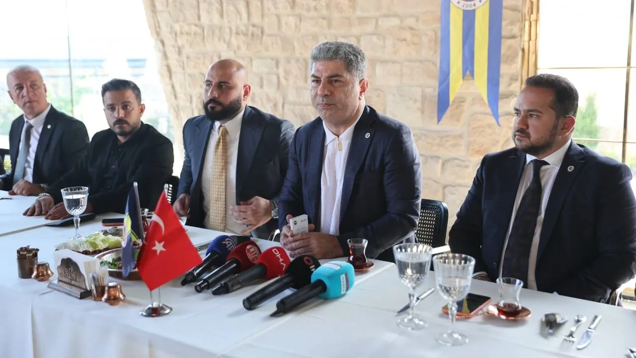 Fenerbahçe'de başkan adayı Hakan Safi'den stat açıklaması! "Kazmayı vuracağız"