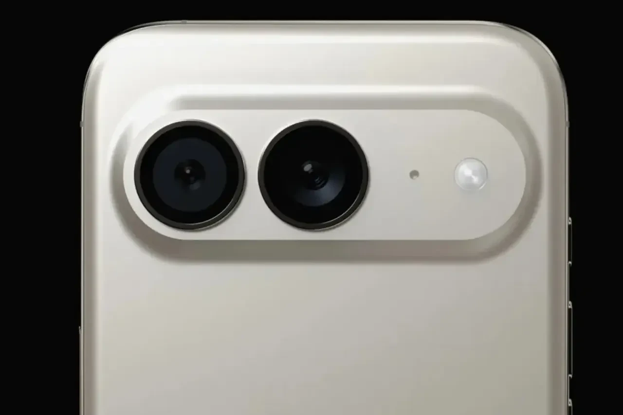 iPhone 20'den ilk görseller! Kamerası tamamen görünmez olacak