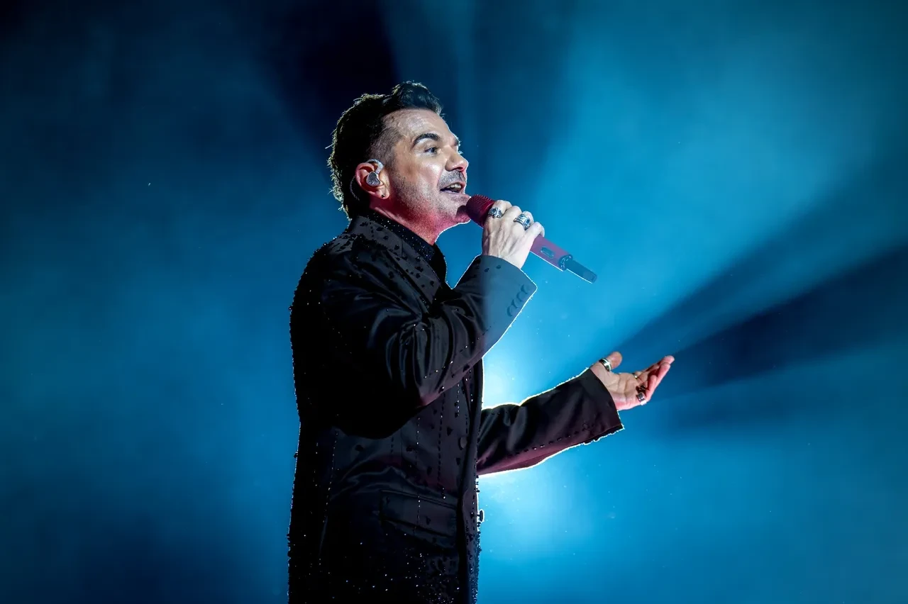 Kenan Doğulu konserinde Sıla sürprizi! Güçlü sahne performansı beğeni topladı