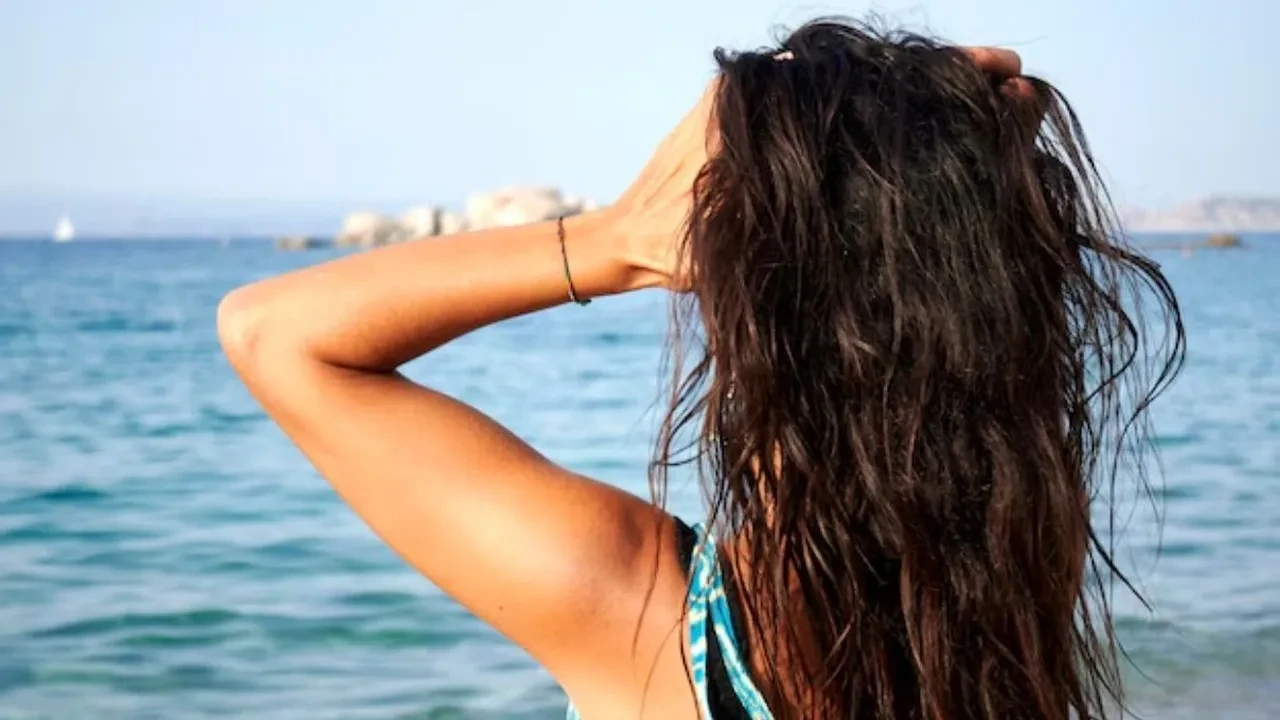 Kurumuş plaj saçına son! Parlak beach hair görünümünün yeni sırrı