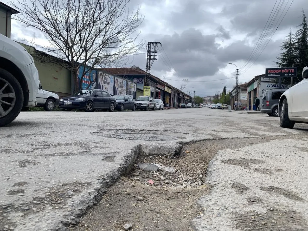 Lastik yarılması, jant yamulması ve alt takım hasarı... Kazazede sürücüleri sevindiren haber: Tazminat davası açılabilir