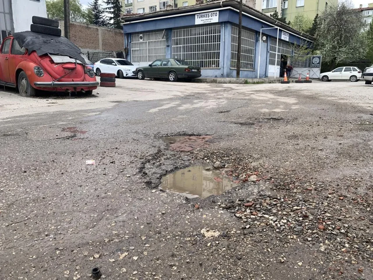 Lastik yarılması, jant yamulması ve alt takım hasarı... Kazazede sürücüleri sevindiren haber: Tazminat davası açılabilir