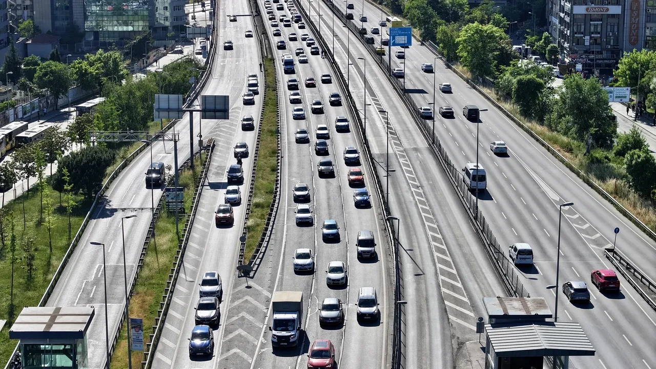 Megakent tatilde nefes aldı! İstanbul'da yollar 3'üncü günde bomboş kaldı