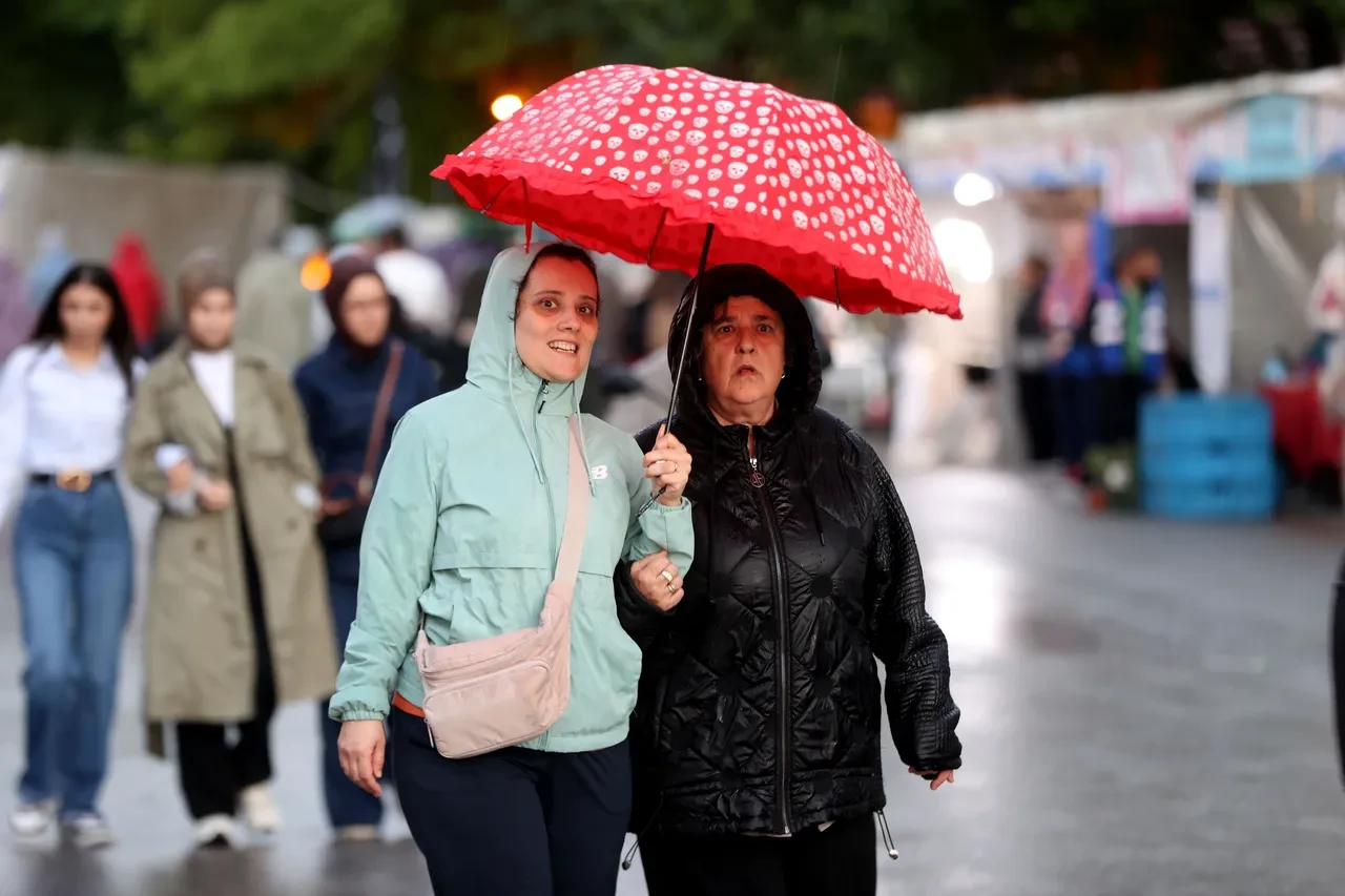 Meteoroloji illeri tek tek uyardı: Gök gürültülü sağanak geliyor