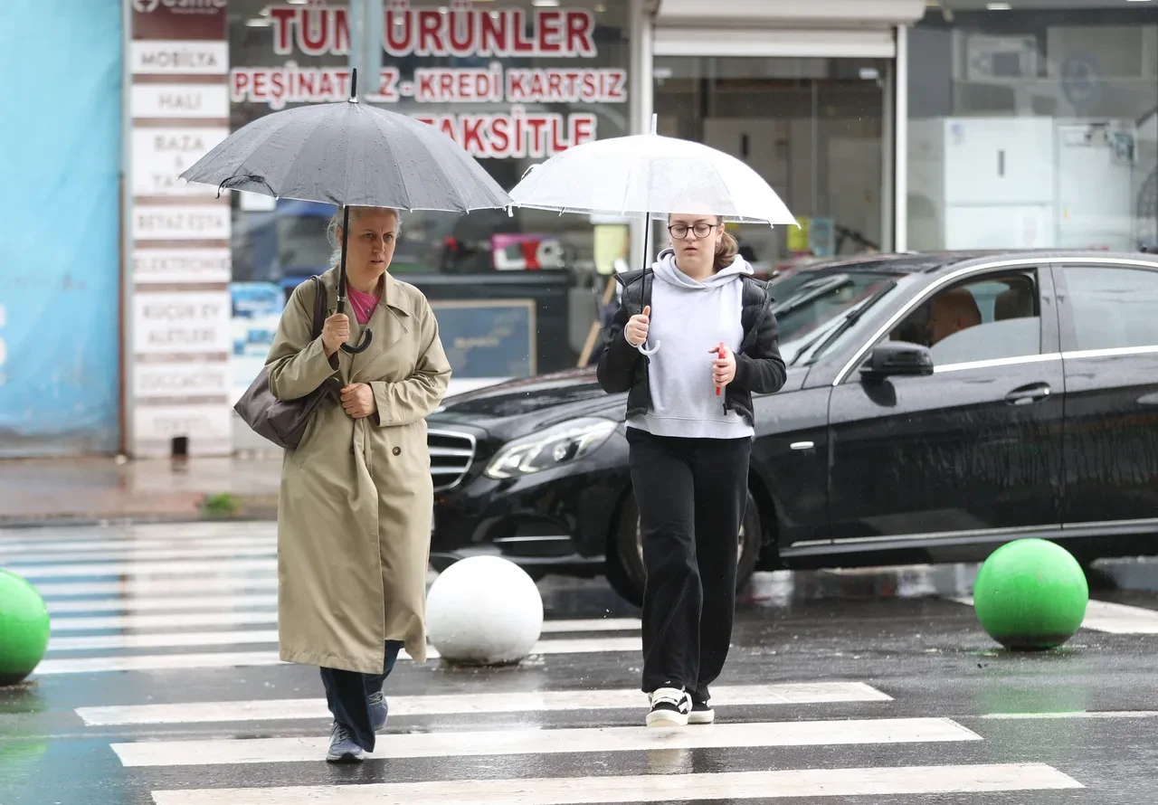Meteoroloji illeri tek tek uyardı: Gök gürültülü sağanak geliyor